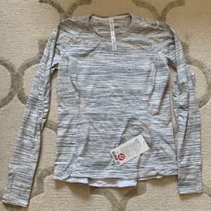 Lululemon Runderful Longsleeve in Heathered White